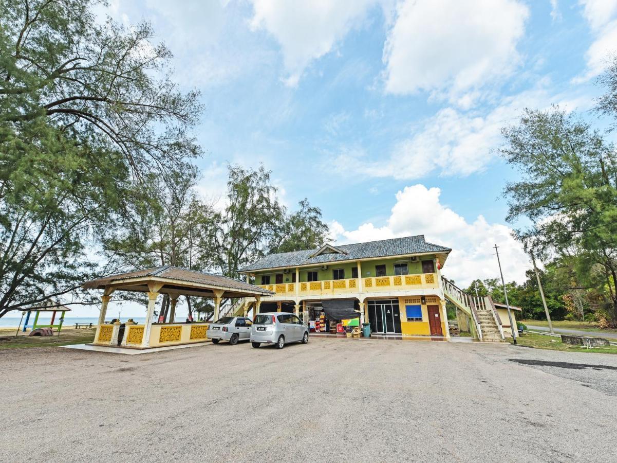 Oyo 90315 Chalet Pantai Rantau Panjang Kuala Rompin Exterior foto