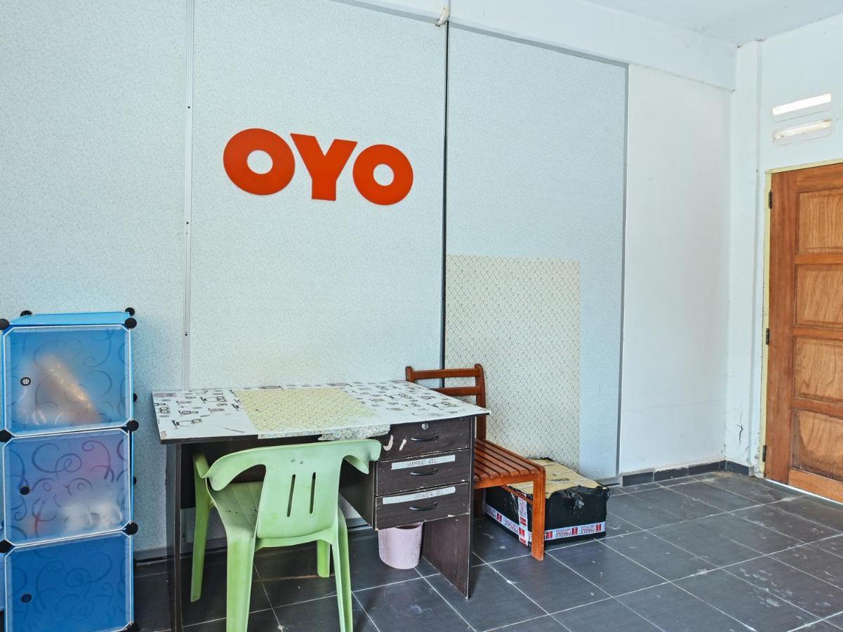 Oyo 90315 Chalet Pantai Rantau Panjang Kuala Rompin Exterior foto