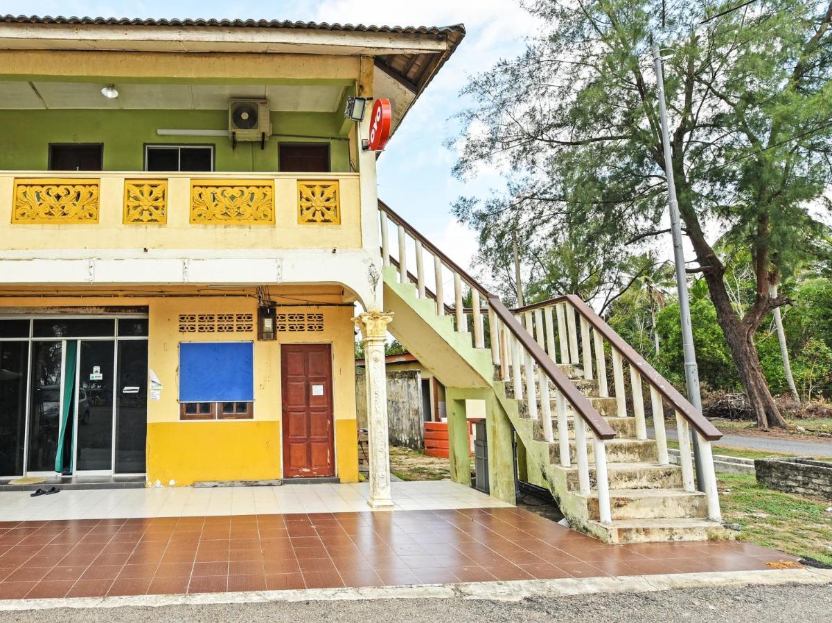 Oyo 90315 Chalet Pantai Rantau Panjang Kuala Rompin Exterior foto