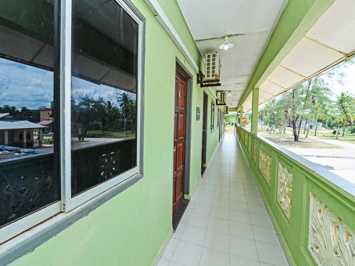Oyo 90315 Chalet Pantai Rantau Panjang Kuala Rompin Exterior foto