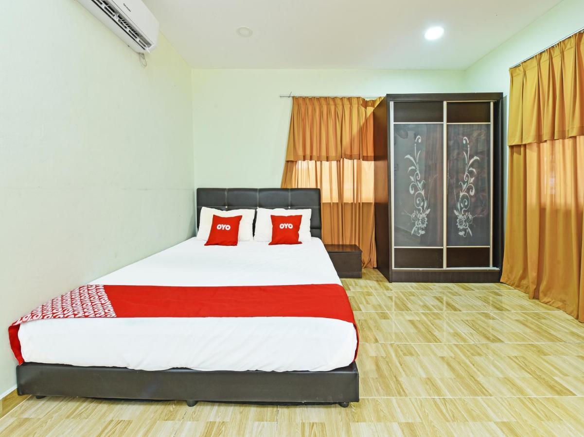 Oyo 90315 Chalet Pantai Rantau Panjang Kuala Rompin Exterior foto