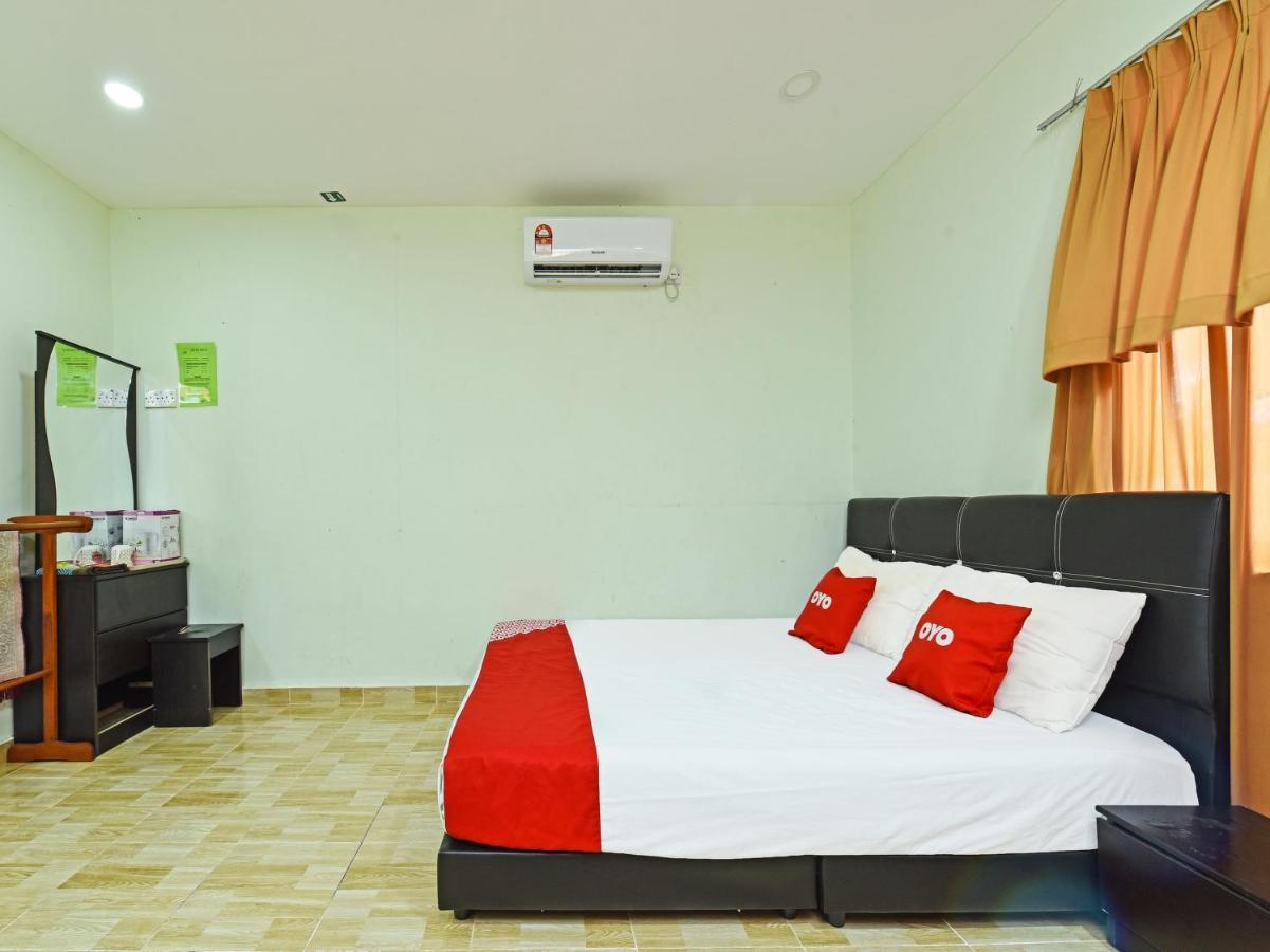 Oyo 90315 Chalet Pantai Rantau Panjang Kuala Rompin Exterior foto