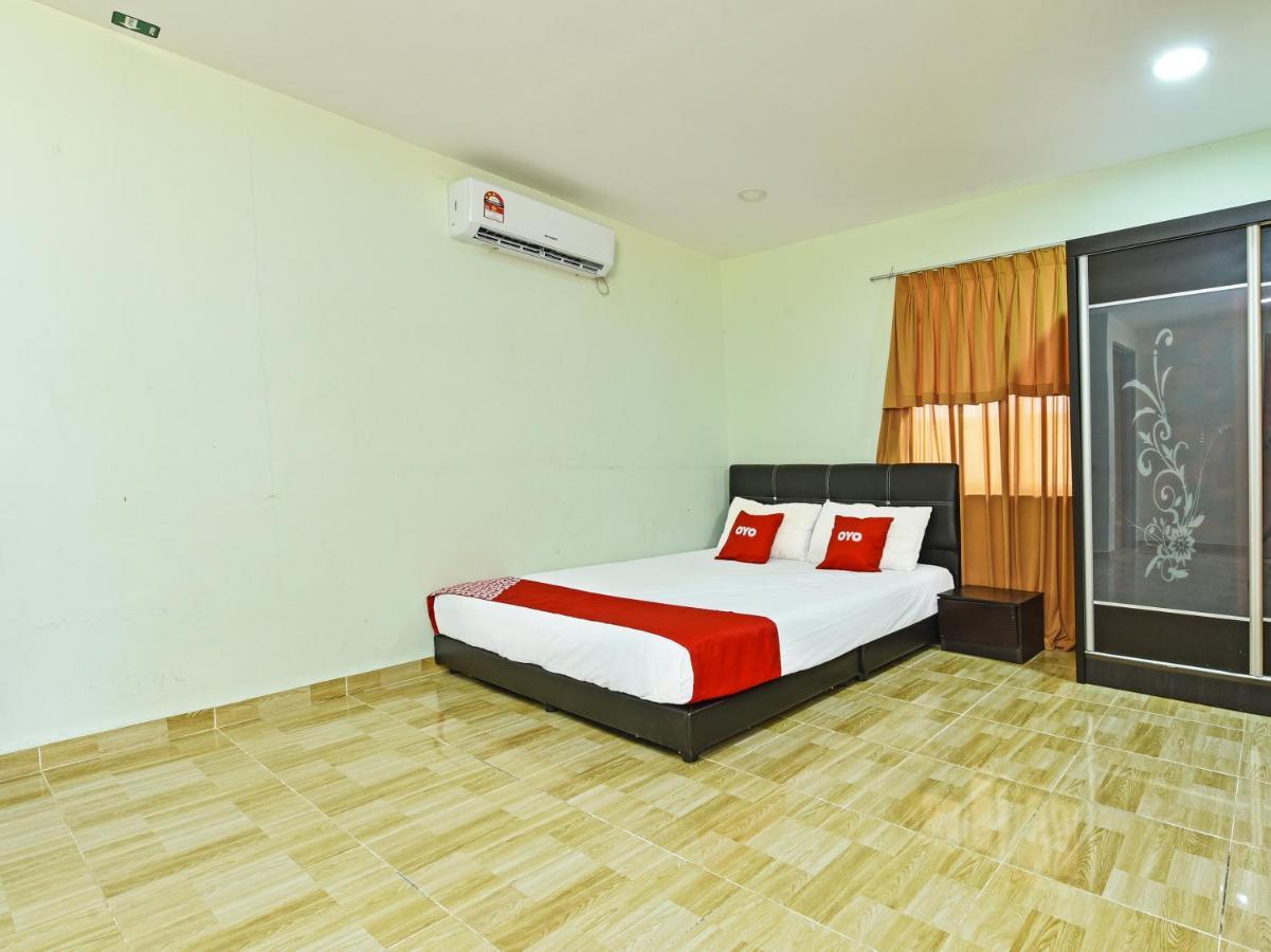 Oyo 90315 Chalet Pantai Rantau Panjang Kuala Rompin Exterior foto